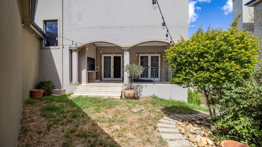 To Let 5 Bedroom Property for Rent in Rome Glen Western Cape